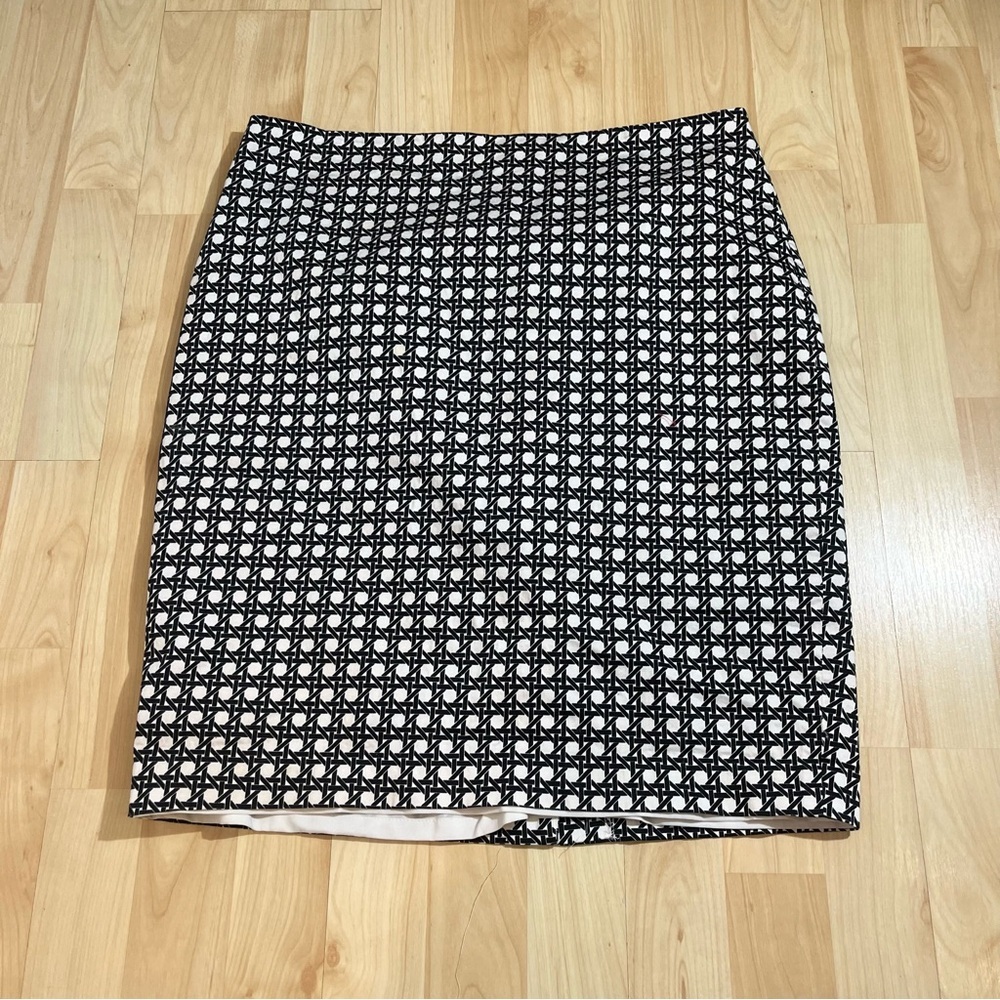 Ann Taylor black and white geometric print pencil skirt Womens Size 12